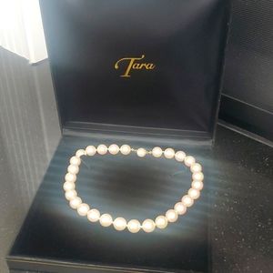 White pearl necklace jewelry